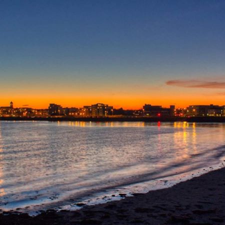 Salthill Village 3 Bed Apartment Голуей Екстериор снимка