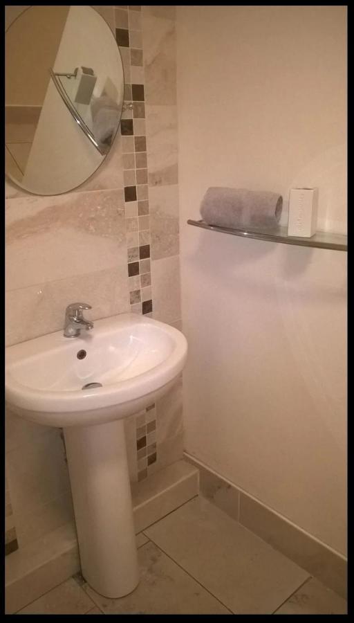 Salthill Village 3 Bed Apartment Голуей Екстериор снимка