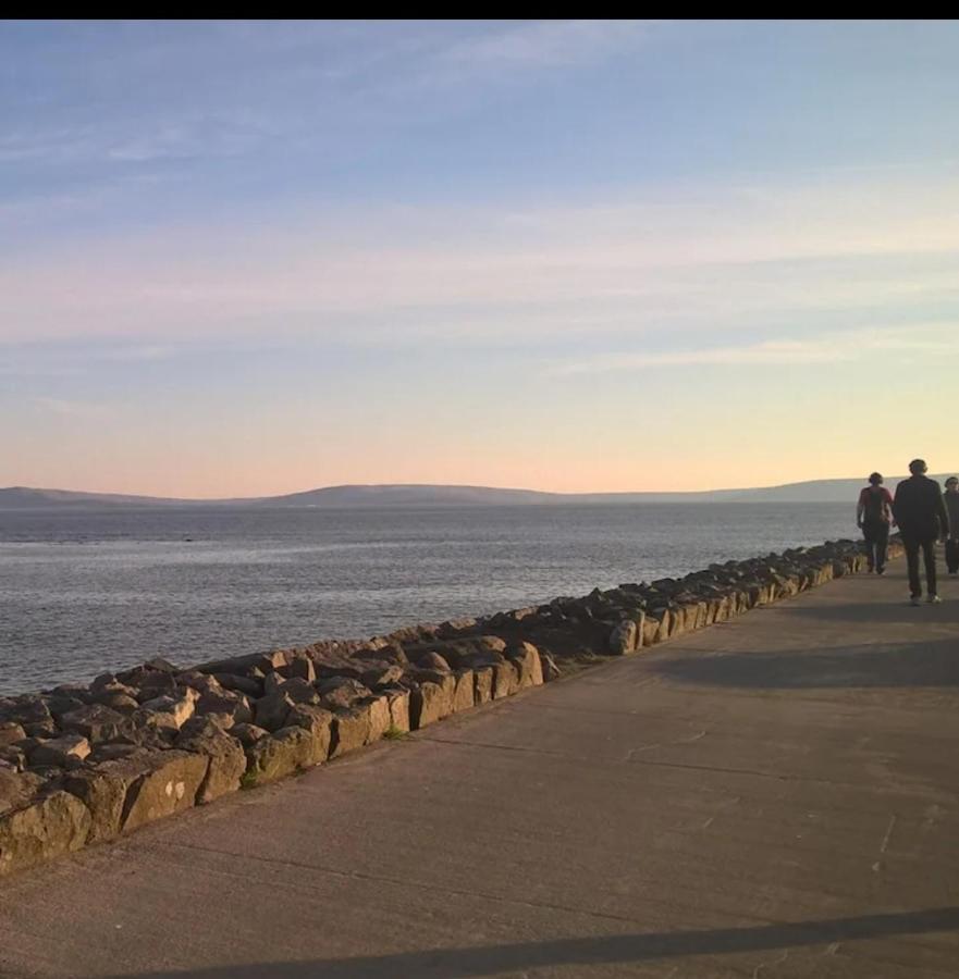 Salthill Village 3 Bed Apartment Голуей Екстериор снимка