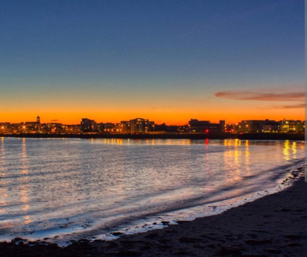 Salthill Village 3 Bed Apartment Голуей Екстериор снимка